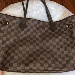 Authentic Louis Vuitton never full shoulder bag